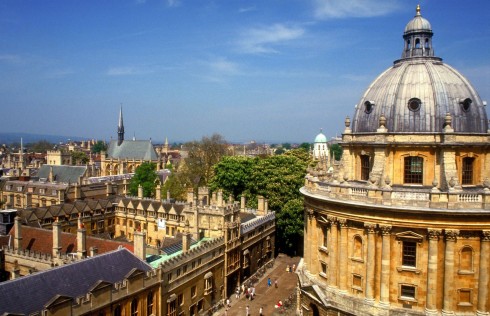 Street, Broad Street, Magdalen College, Christ Church, Broad Walk, Merton College, Merton Street, Radcliffe Square, Radcliffe Camera, All Souls College, Bodleian Library, Divinity School, Old School Quadrangle, Oxford Castle, Balliol College, Trinity College, St Edmund Hall, St Mary the Virgin, The Bear, Eagle and Child, Lamb and Flag