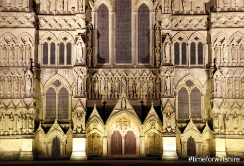 Fra Salisbury Cathedrals ganske overveldende fasade, om vi tør si det slik. Foto: © www.visitwiltshire.co.uk Salisbury, Wiltshire, England, Cathedral, middelalder, english gothic, North Gate, St Anne’s gate, Old Sarum, St Thomas, Salisbury Plain, Stonehenge, Richard Poore, Butcher Row, Poultry Cross
