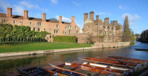 Magdalene College ligger vis-à-vis Quayside ved Magdalene Bridge. Foto: Andrew Dunn CC-BY-2.0 / Wikipedia Cambridge, Cambridgeshire, Cambridge University, River Cam, King’s College Chapel, Trinity, King’s grade, Fitzwilliam Museum, Madelene Bridge, Bridge Street, St. Bene’t’s Church, Great St. Mary, Bridge Street, St. John’s College, Bridge of Sighs