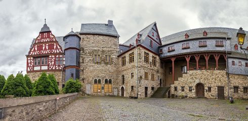Limburg an der Lahn, Domberg, Domplatz, Dom St Georg, Limburger Dom, Römer, Diözesanmuseum, Staurothek, Hessen, gotisk, romansk, middelalder, bindingsverk, Fischmarkt, Rossmarkt, Bischofsplatz, Plötze, Fachwerk-Strasse Limburg an der Lahn, Domberg, Domplatz, Dom St Georg, Limburger Dom, Römer, Diözesanmuseum, Staurothek, Hessen, gotisk, romansk, middelalder, bindingsverk, Fischmarkt, Rossmarkt, Bischofsplatz, Plötze, Fachwerk-Strasse