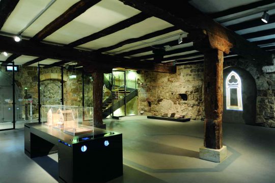 alte-synagoge-museum-erfurt Erfurt, Thüringen, Tyskland, middelalder, Krämerbrücke, Domplatz, Dom St. Marien, St. Severikircher, Fischmarkt, Kleinmarkt, Alte Synagoge, Martin Luther, Augustinerkloster, Anger, Angermuseum, Zitadelle Petersberg, Marktstrasse