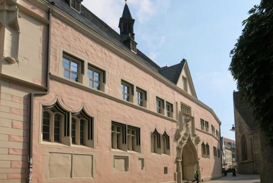 erfurt-collegium-maius Erfurt, Thüringen, Tyskland, middelalder, Krämerbrücke, Domplatz, Dom St. Marien, St. Severikircher, Fischmarkt, Kleinmarkt, Alte Synagoge, Martin Luther, Augustinerkloster, Anger, Angermuseum, Zitadelle Petersberg, Marktstrasse