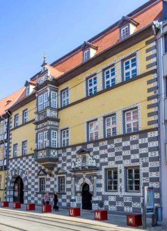 erfurt-stadtmuseum-stockfisch Erfurt, Thüringen, Tyskland, middelalder, Krämerbrücke, Domplatz, Dom St. Marien, St. Severikircher, Fischmarkt, Kleinmarkt, Michaelisstrasse, Alte Synagoge, Mikwe, Martin Luther, Augustinerkloster, Anger, Angermuseum, Alte Mühle, Zitadelle Petersberg, Marktstrasse, Erfurter Schatz, Haus zum Stockfisch