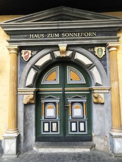 erfurt-vakker-dor Erfurt, Thüringen, Tyskland, middelalder, Krämerbrücke, Domplatz, Dom St. Marien, St. Severikircher, Fischmarkt, Kleinmarkt, Alte Synagoge, Martin Luther, Augustinerkloster, Anger, Angermuseum, Zitadelle Petersberg, Marktstrasse