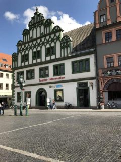 weimar-markt-turistinfo-e1529587021626 Weimar, Thüringen, Øst-Tyskland, Tyskland, klassisismen, klassiske-weimar, classic-weimar, Goethe, Schiller, Luther, Lucas Cranach, St Peter und Paul, Schiller, Franz Liszt, Bauhaus, Schloss Belvedere, Residenz-schloss-Weimar, Carl August, Anna Amelia, Ilm, Park-am-Ilm
